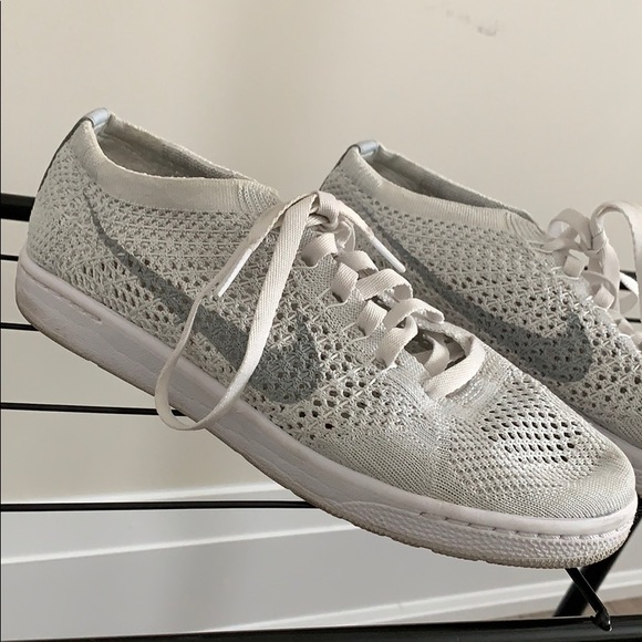 NIKE- Tennis Classic - Picture 2 of 3